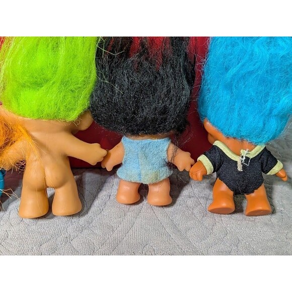 Lot of Vintage Troll Dolls – Mixed Outfits – Clothing Bundle – 1980s/90s Trolls - Picture 5 of 11